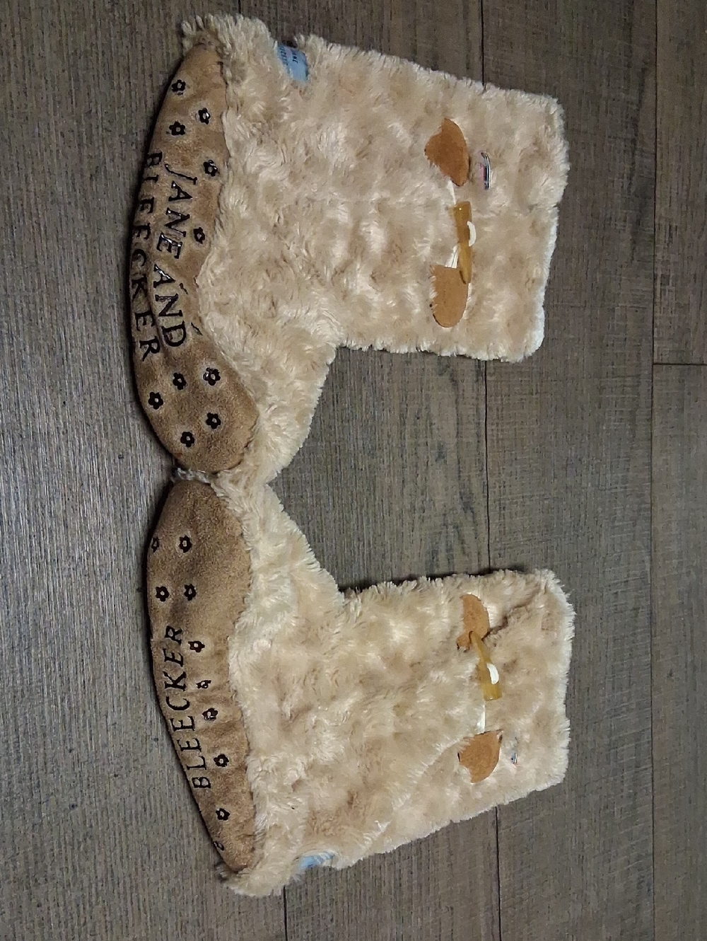 Jane and Bleecker Cream Plush Ladies Slippers, Socks with Foux Fur